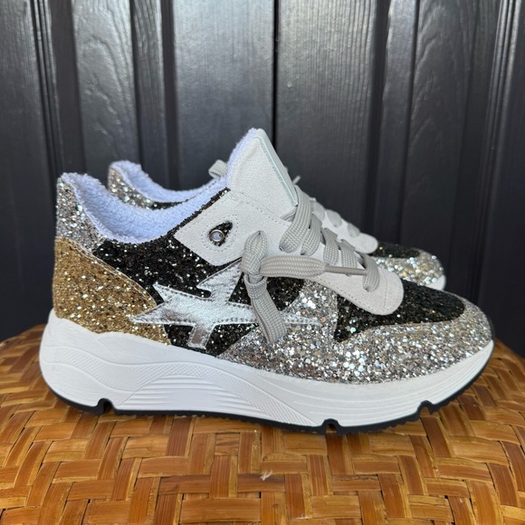 NWOT Cynthia Richard Lightning Strike Sneaker Women's 8 size 39 $245 sold out - Picture 5 of 14